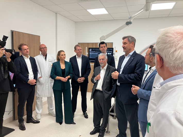Premiere in Bayern: Neuer Hightech-Computertomograph am Campus Bad Neustadt im Einsatz / Bayerns Ministerpräsident und Gesundheitsministerin besuchen Klinik