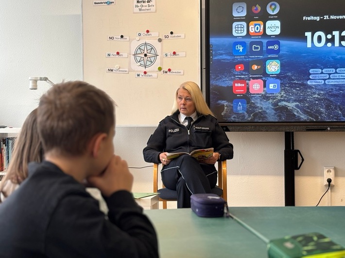 POL-GOE: Von "Schulhof-Spionen" und blinkenden Sternen: Polizeipräsidentin liest am bundesweiten Vorlesetag in Gittelder Grundschule