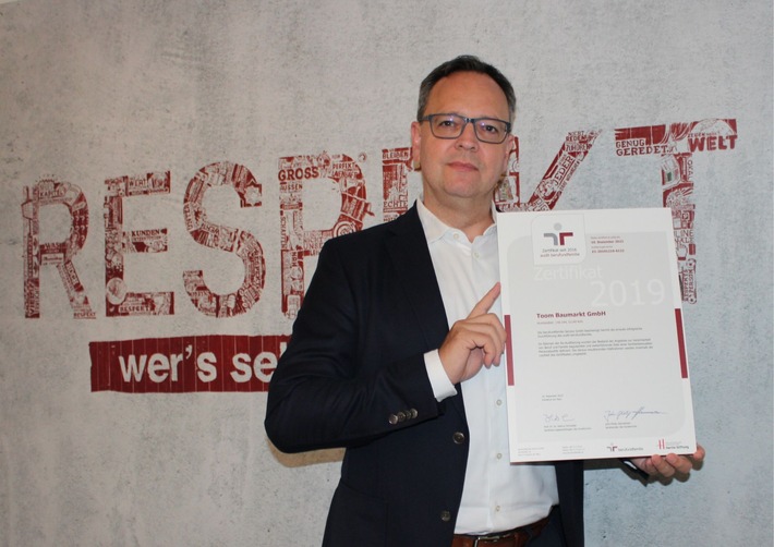 Foto CEO toom Baumarkt René Haßfeld buf-Zertifikat.jpg