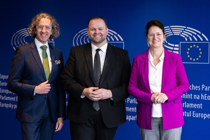FREIE WÄHLER stimmen für Europa und den Misstrauensantrag gegen von der Leyen – bringen Carsten Linnemann als Kommissionspräsidenten ins Spiel