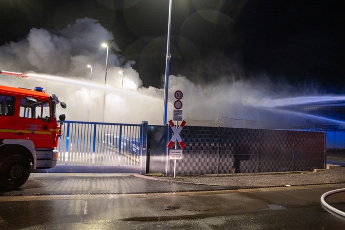 FW-RD: Ruhiger Jahreswechsel für die Feuerwehren im Kreis Rendsburg-Eckernförde - Zwei Großbrände in der Silvesternacht