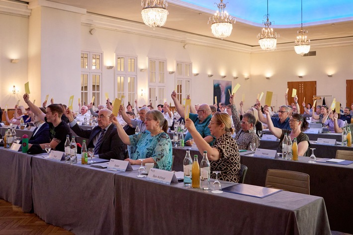 Bei ihrer Sitzung am 26. Juni beschloss die Vertreterversammlung der Berufsgenossenschaft Energie Textil Elektro Medienzeugnisse (BG ETEM) in Hamburg einen neuen Gefahrtarif. / Weiterer Text über ots und www.presseportal.de/nr/18978 / Die Verwendung dieses Bildes für redaktionelle Zwecke ist unter Beachtung aller mitgeteilten Nutzungsbedingungen zulässig und dann auch honorarfrei. Veröffentlichung ausschließlich mit Bildrechte-Hinweis.