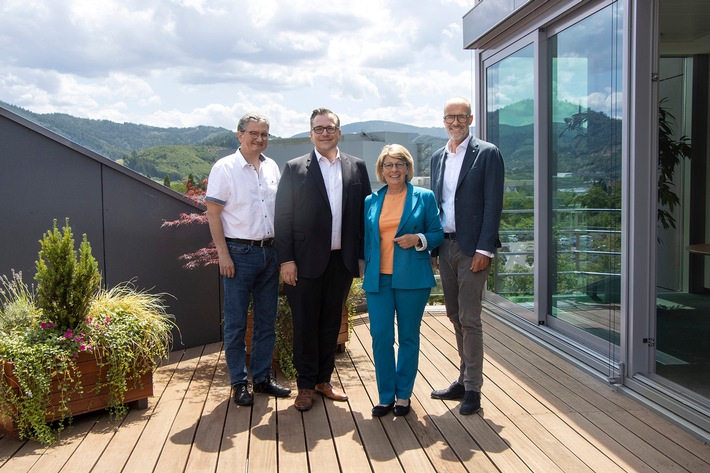 Gabriele Katzmarek (SPD) zu Besuch bei der Koehler-Gruppe: Windkraftentwicklung und Brückenstrompreis im Vordergrund der Gespräche