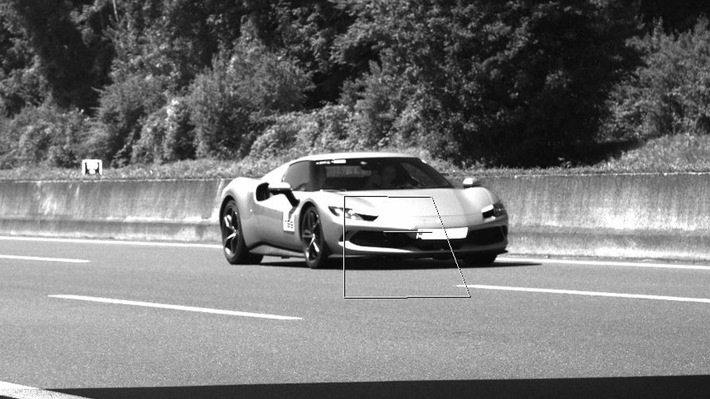 POL-MS: Ferrari-Fahrer mit 69 km/h zu schnell auf der A 1 - Polizei stoppt 58-Jährigen mit Fake-Kennzeichen