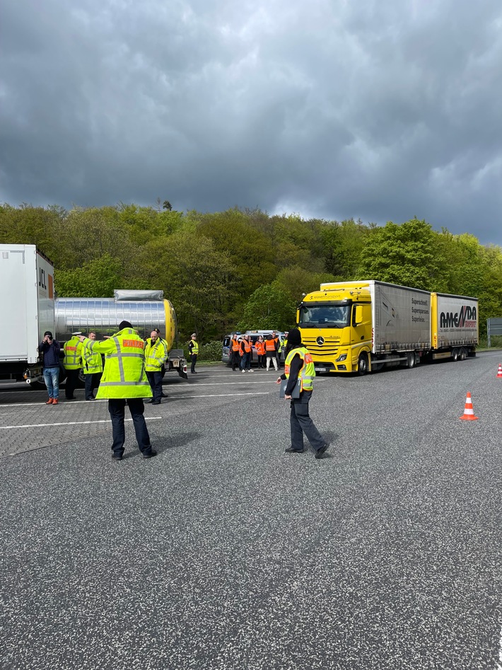 POL-WI: Länderübergreifender Aktionstag &quot;sicher.mobil.leben - Güterverkehr im Blick&quot; - Polizeiliche Bilanz in Hessen