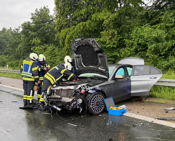 FW-EN: PKW verunfallt auf Autobahn
