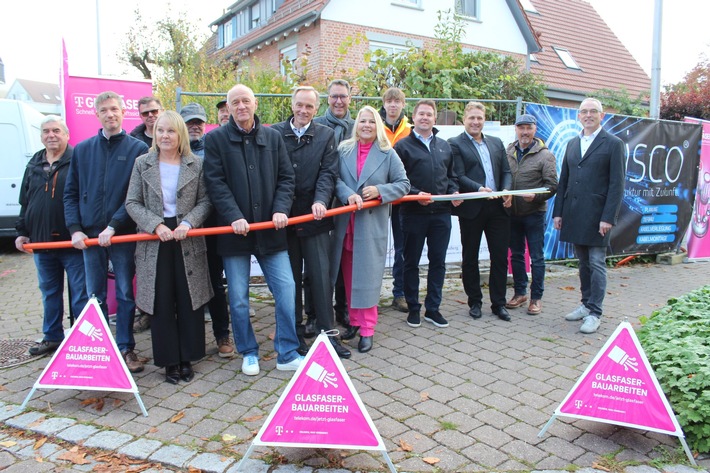 Spatenstich für Glasfaserausbau in Korb