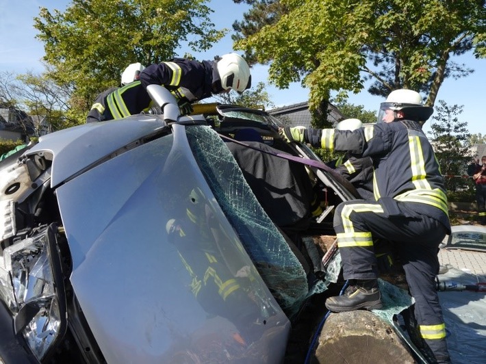 POL-EL: Nordhorn - Verkehrsunfallprävention macht Schule.
Die Verkehrssicherheitswoche der drei Berufsbildenden Schulen
des Landkreises Grafschaft Bentheim (ein Bericht von Jörg Siefker, BBS Nordhorn)