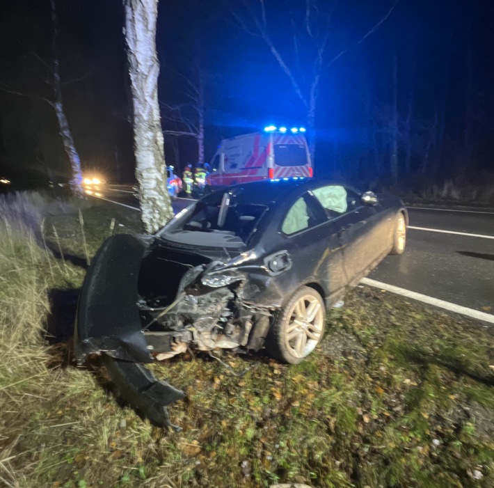 POL-HST: Pkw gegen Baum - Fahrer alkoholisiert