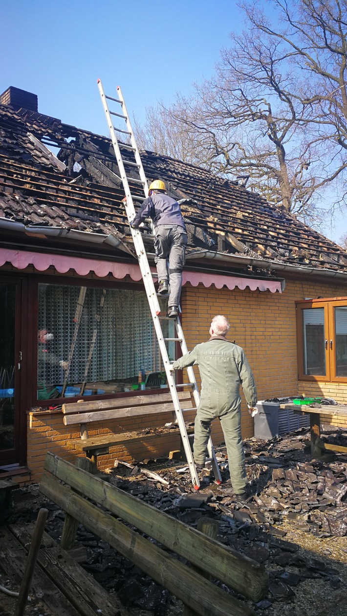 POL-ROW: ++ Ermittlungen zum Dachstuhlbrand in Bötersen ++