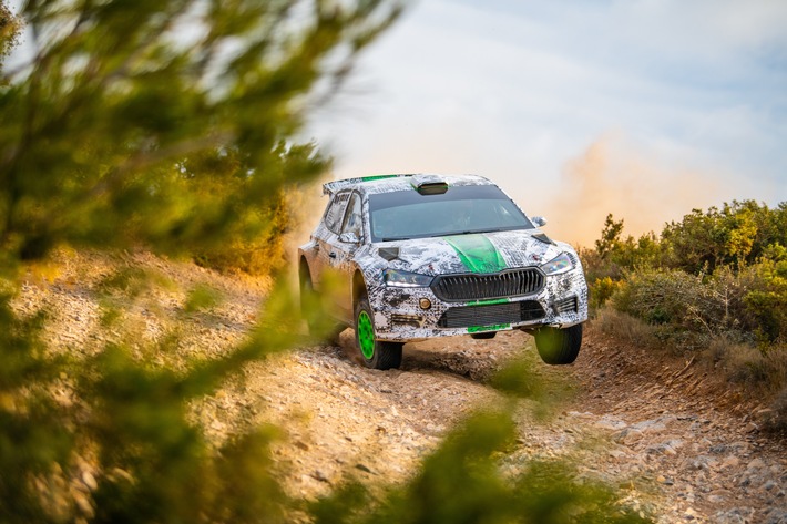 New-generation-SKODA-FABIA-Rally2-proves-its-strength-on-demanding-gravel-tracks.jpg