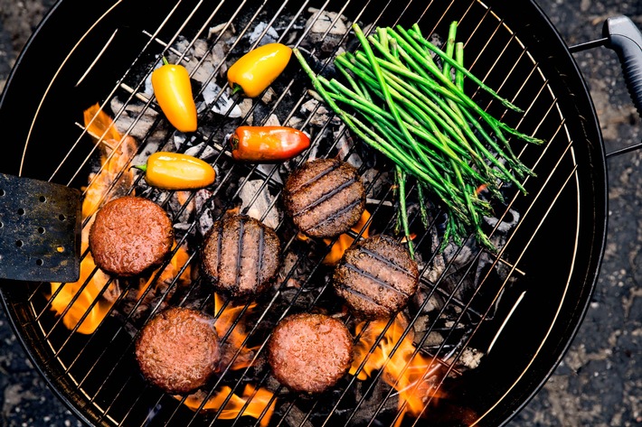 Beyond Meat® Studie zeigt: Fast die Hälfte der Deutschen kann sich vorstellen, künftig komplett pflanzlich zu grillen