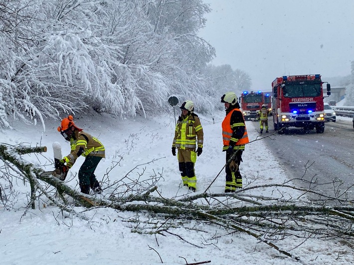 FW-MK: Schneetief "Charly" sorgt für viel Arbeit