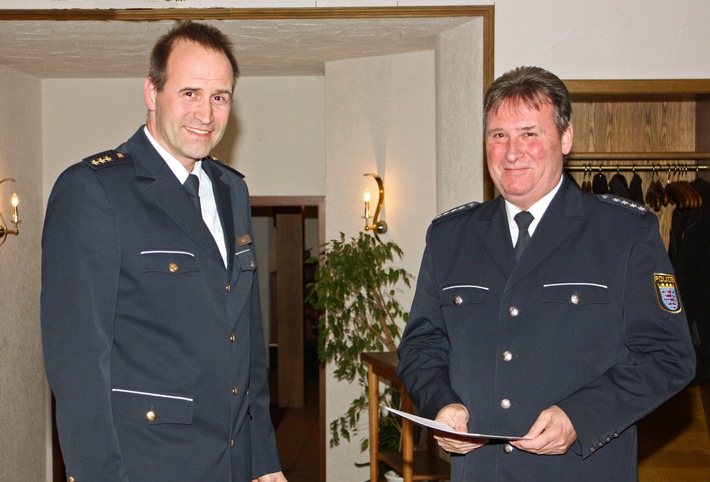 POL-DA: Höchst: Leiter der Polizeistation in den Ruhestand verabschiedet / Werner Sauer tauscht Schreibtisch mit Kreuzfahrtschiff