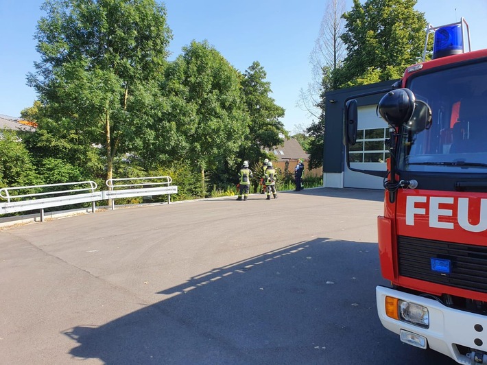 FW-Schermbeck: Brennender Laubhaufen in Gahlen