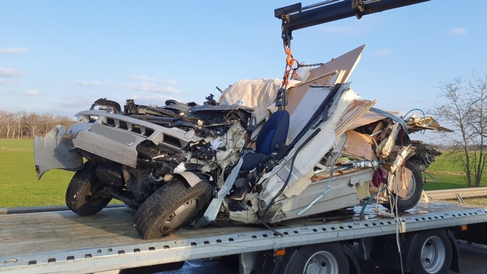 POL-WL: Schwerer Verkehrsunfall mit fünf beteiligten Fahrzeugen