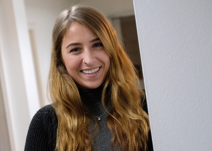 Michelle Mitsching (24) ist seit dem 1. November 2018 Social-Media-Managerin bei news aktuell. In dieser Position steuert sie die Social Media-Kanäle von news aktuell in Deutschland und in der Schweiz. Weiterer Text über ots und www.presseportal.de/nr/6344 / Die Verwendung dieses Bildes ist für redaktionelle Zwecke honorarfrei. Veröffentlichung bitte unter Quellenangabe: "obs/news aktuell GmbH/Marcus Brandt/dpa"
