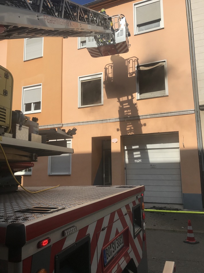 FW-BO: Wohnungsbrand in Bochum Leithe verläuft für Hausbewohner glimpflich ab