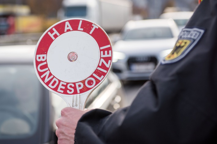 Bundespolizeidirektion München: Mutmaßlicher Schleuser muss Untersuchungshaft antreten / Rosenheimer Bundespolizei ermittelt in weiteren Schleusungsfällen