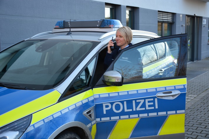 POL-ME: Exhibitionist zeigt sich vor 7-jährigem Mädchen - Erkrath - 2310006