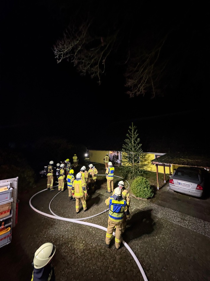 FW-OLL: Zimmerbrand in der Nacht - Hund verhindert Schlimmeres