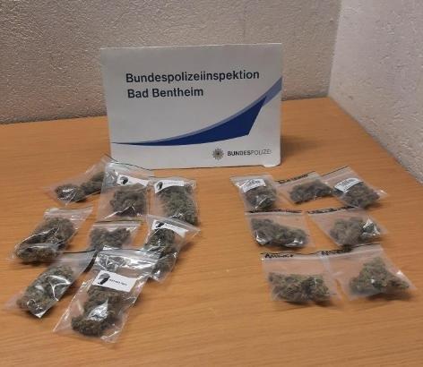 BPOL-BadBentheim: Unter Drogeneinfluss Auto gefahren und Marihuana im Auto
