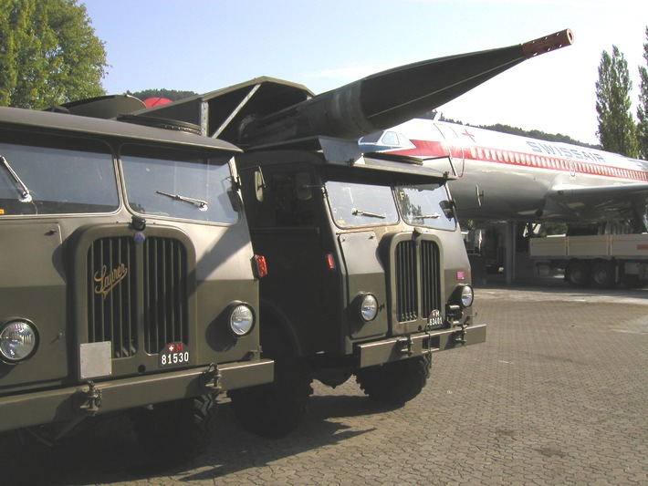 Saurer-Militärfahrzeuge in Reih und Glied im Verkehrshaus in Luzern
