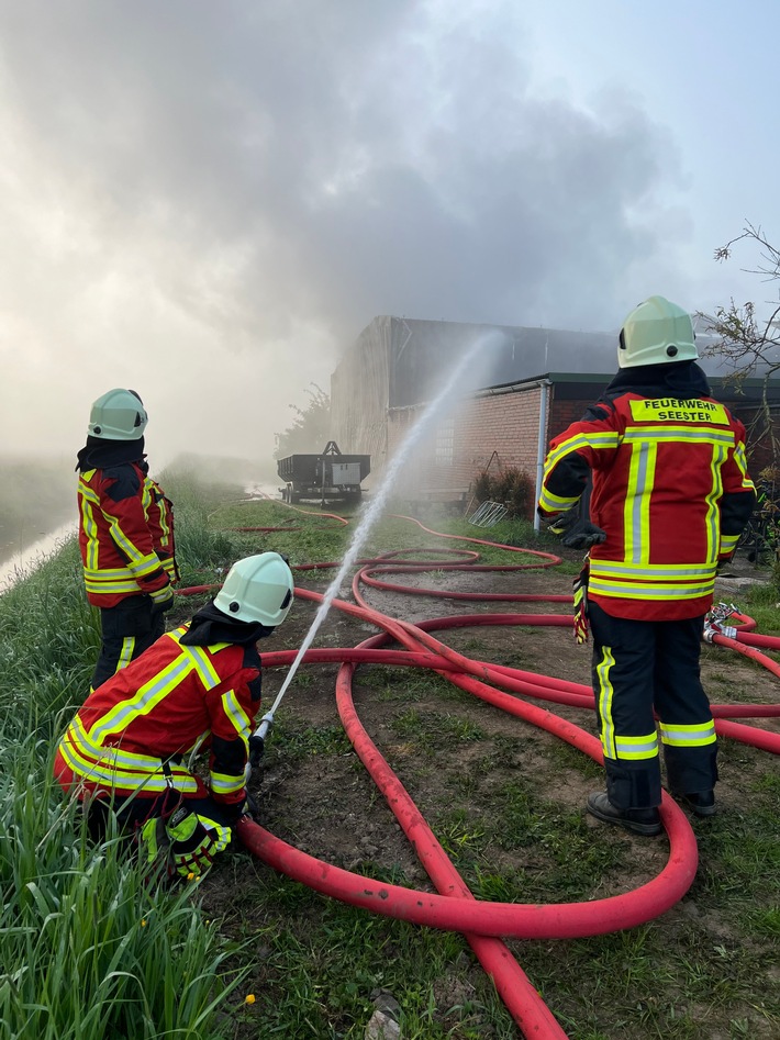 FW-PI: 1. Meldung: Brand einer Lagerhalle in Seester