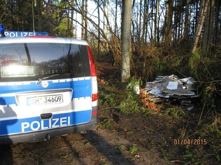 POL-SE: Tangstedt (Kreis Pinneberg): Wer hat im Wald zwei Kubikmeter Bauabfall unerlaubt abgelegt? -mit Foto