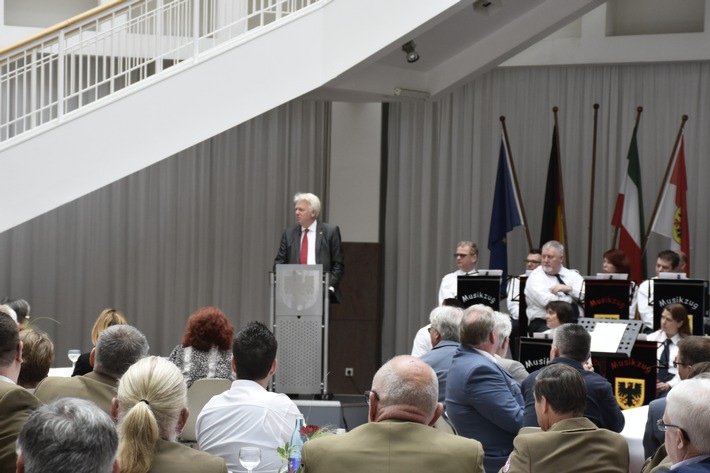 FW-DO: 40 Jahre Rettungsdienstverbund Dortmund - Festakt im Rathaus zum Jubiläum