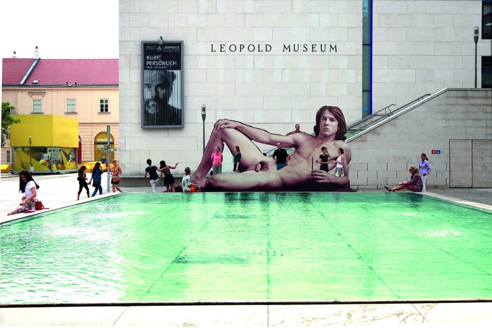 "Mr. Big" - vor den Toren des Leopold Museums - BILD