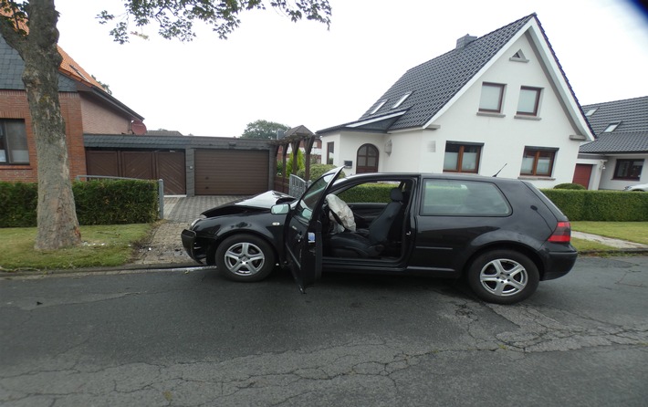 POL-DEL: Landkreis Wesermarsch: Verkehrsunfall mit nicht zugelassenem Pkw und gestohlenen Kennzeichen in Nordenham +++ Zeugen gesucht (Mit Foto)