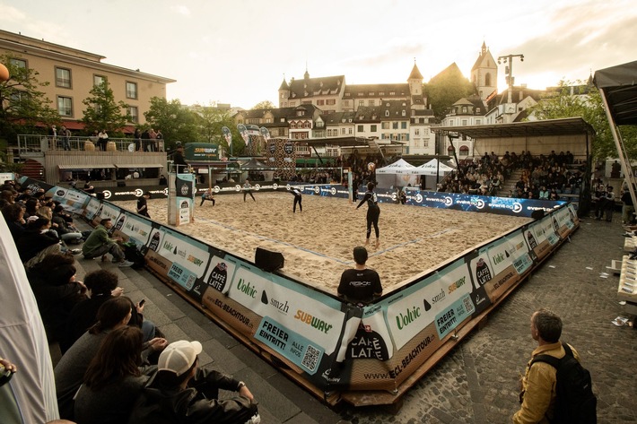 MM: Beachvolleyball auf dem Barfüsserplatz mit Basler Spitzenspielern