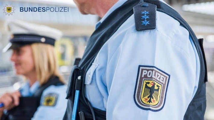 Bundespolizeidirektion München: Verwendung von Kennzeichen verfassungswidriger Organisationen - Exhibitionistische Handlungen