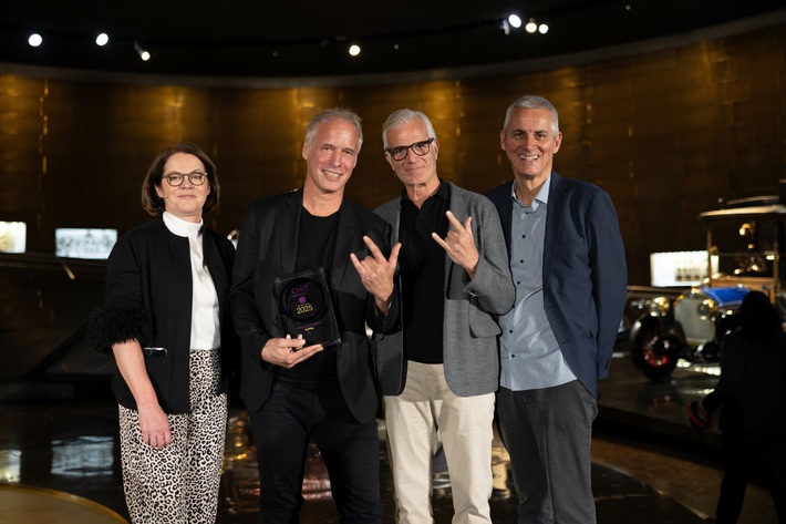 Preis von Turi.Moove für überragende Marketing-Performance / Award CMO Mobility of the year 2025 verliehen: Cupra-Vorstand Sven Schuwirth ausgezeichnet