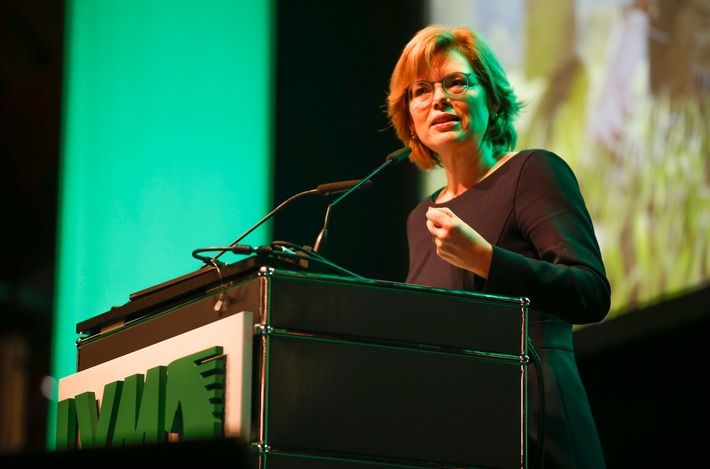 Digital, modern und nachhaltig / Auf dem LVM-Landwirtschaftstag in Mnster diskutierten Experten ber die drngendsten Herausforderungen der Branche / Julia Klckner, Bundesministerin fr Ernhrung und Landwirtschaft, hielt beim LVM-Landwirtschaftstag 2018 in Mnster einen Vortrag mit dem Titel 
