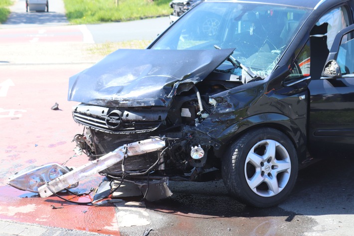 POL-COE: Dülmen, Halterner Straße/ Fünf Verletzte bei Unfall