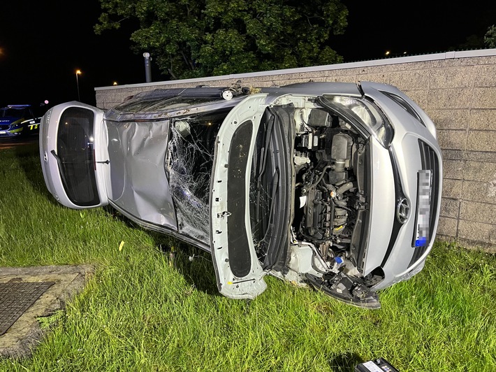 POL-ME: Auto überschlug sich: 18-Jähriger trotz schwerem Unfall unverletzt - 2605073
