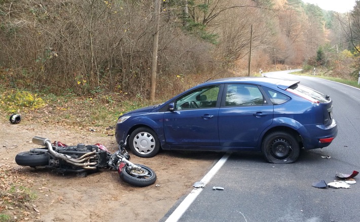 POL-PPWP: Motorradfahrer lebensgefährlich verletzt