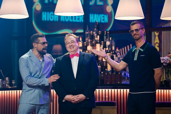 Anne Will, Nina Chuba, Oliver Welke und Guido Maria Kretschmer zocken mit Joko & Klaas in "Das Duell um die Geld" auf Joyn um richtige Antworten