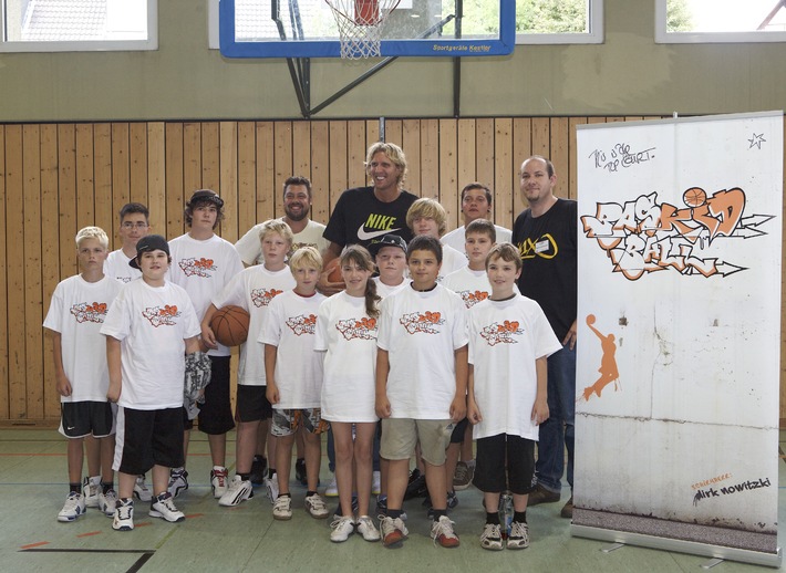 Das Projekt &quot;BasKIDball&quot; feiert dreijähriges Jubiläum mit Schirmherr Dirk Nowitzki (mit Bild)