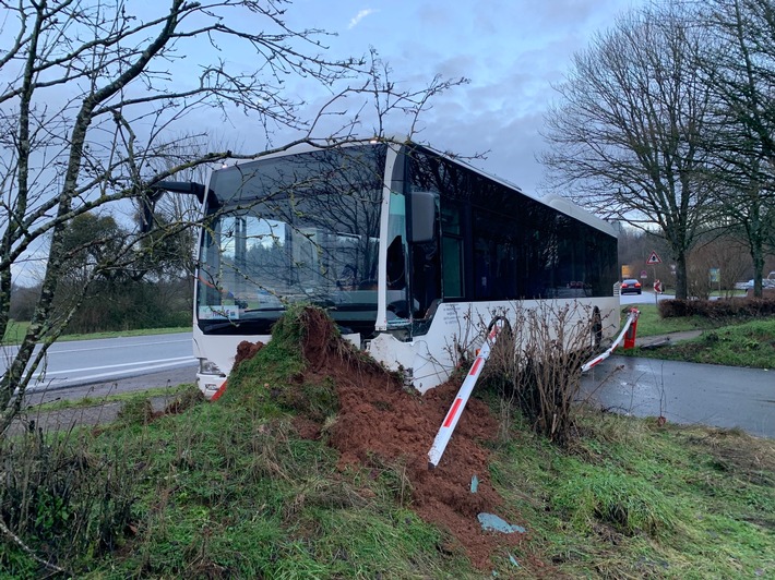 POL-Nordsaarland: Verkehrsunfall mit Schulbus
