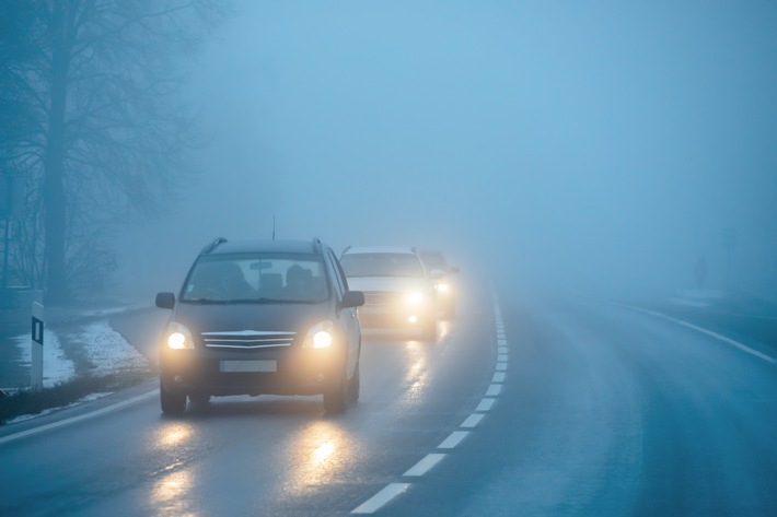 Sicher durch die dunkle Jahreszeit / Glätte, Nebel und Dunkelheit: Viele Autofahrer sind gut vorbereitet - aber nicht alle!