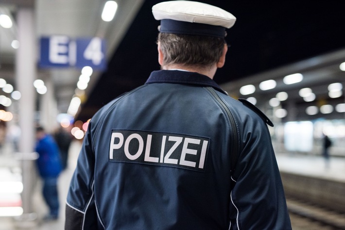Bundespolizeidirektion München: Ausnüchtern im Schutzgewahrsam / 36-jähriger Deutscher beleidigt und bedroht Bundespolizisten