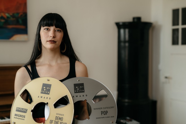 "Demotape Clinic", il concorso per newcomer di m4music, il festival della musica pop del Percento culturale Migros / "War Drums" di Giulia Dabalà è la migliore canzone del 2020 per la sezione newcomer