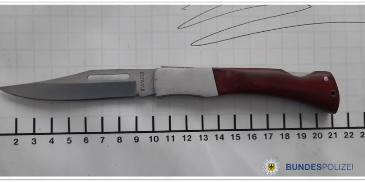 BPOL NRW: Kokain und Messer in der Tasche - Bundespolizei ermittelt gegen Ladendieb