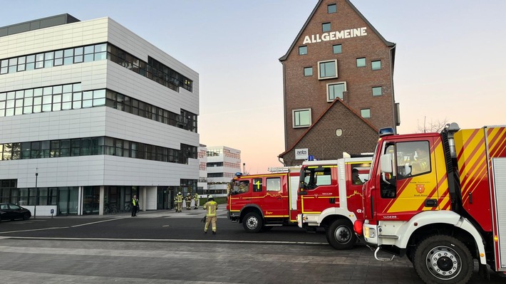 FW-KLE: Feuerwehr Kleve unterstützt bei Wasserschaden an der Hochschule Rhein-Waal