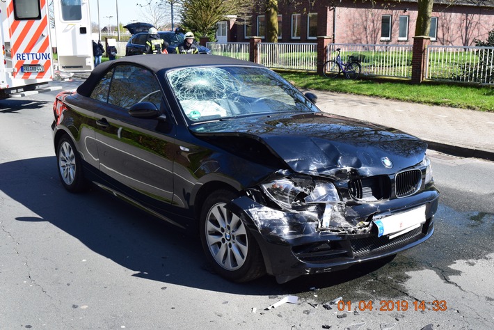 POL-WHV: Verkehrsunfall in Schortens - Fahrbahn musste aufgrund austretender Flüssigkeiten gesperrt werden, eine Person verletzt