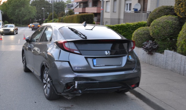 POL-HF: Unfallverursacher beschädigt drei Fahrzeuge- Fahrer unter Alkoholeinfluss