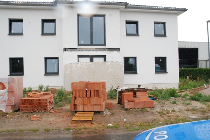 POL-CE: Wathlingen - Baustützen gestohlen -  Balkonplatte von Rohbau stürzt ab